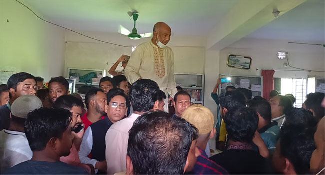 নোয়াখালীতে জাতীয় পতাকা উত্তোলন নিয়ে আওয়ামী লীগের ২ গ্রুপে সংঘর্ষ