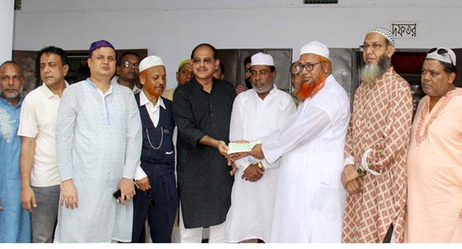 বগুড়ায় মাদরাসা উন্নয়নকল্পে এমপি সিরাজের চেক হস্তান্তর