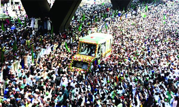 চট্টগ্রামে তাহের শাহের নেতৃত্বে জসনে জুলুস অনুষ্ঠিত