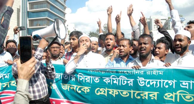 আলেম-ওলামাদের বিক্ষোভে পুলিশের গুলি ও কয়েকজনকে তুলে নেয়ার অভিযোগ