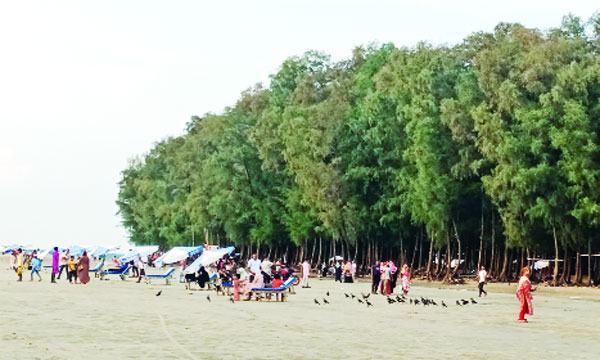দক্ষিণ চট্টগ্রামের পর্যটন স্পটগুলোতে ছুটছে ভ্রমণ পিপাসুরা