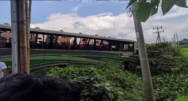 আড়াইহাজারে বাসচাপায় কলেজছাত্রসহ নিহত ২
