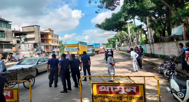 মহাসড়কে পুলিশের চেকপোস্ট বসিয়ে নেতাকর্মীদের বাধা দেয়ার অভিযোগ