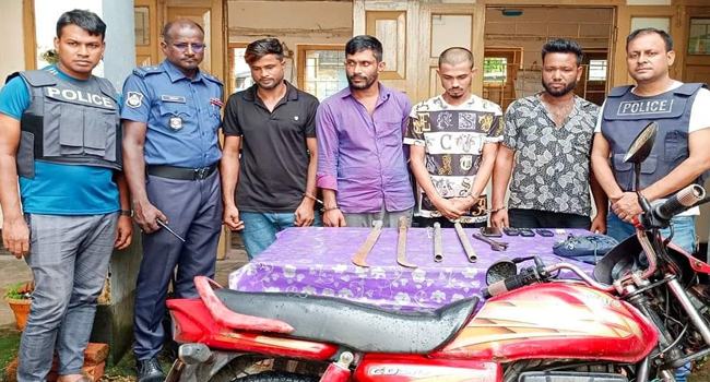 গোলাপগঞ্জে ডাকাতির প্রস্তুতিকালে ৪ ডাকাত আটক