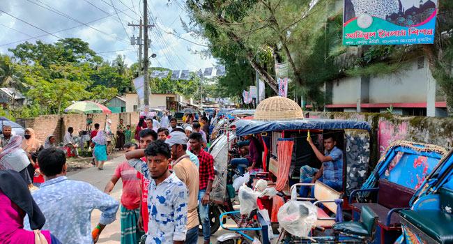 বেতাগীতে অটোরিকশার দখলে সড়ক, জনসাধারণের ভোগান্তি
