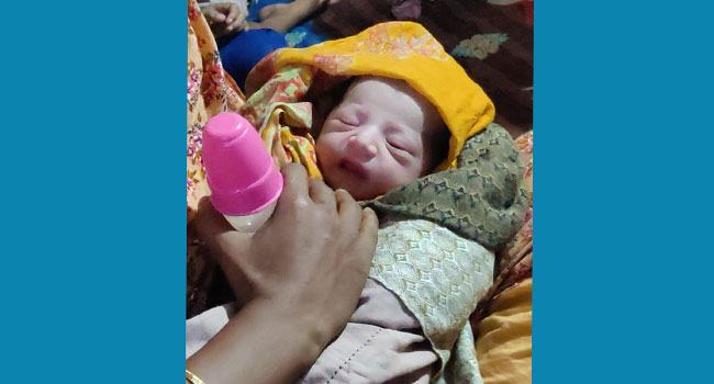 সড়কের পাশ থেকে কাপড়ে মোড়ানো নবজাতক উদ্ধার