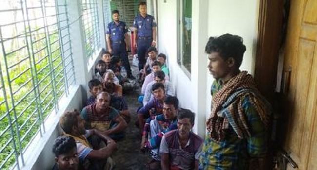 ইলিশ শিকারের দায়ে বরিশালে ৩০৪ জেলের কারাদণ্ড