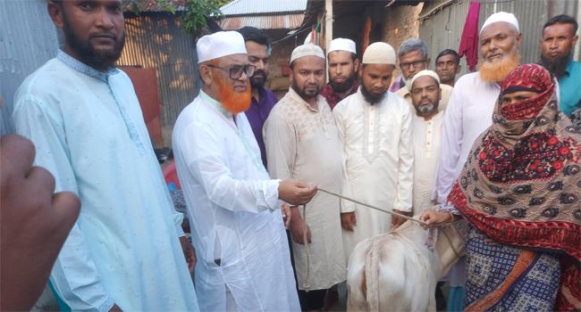 গোবিন্দগঞ্জে নিহত মজিদুলের পরিবারকে জামায়াতের পক্ষ থেকে বাছুর প্রদান