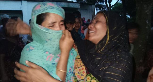 ‘কোনো দল না করলেও আমার বাবারে কেন মারল’