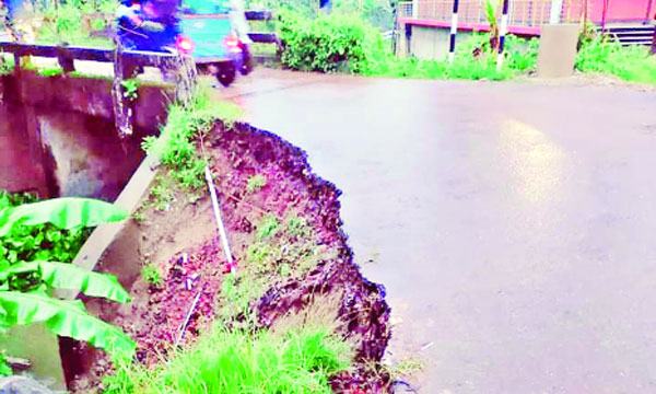 নাঙ্গলকোটে সড়ক ভেঙে পড়ছে খালে