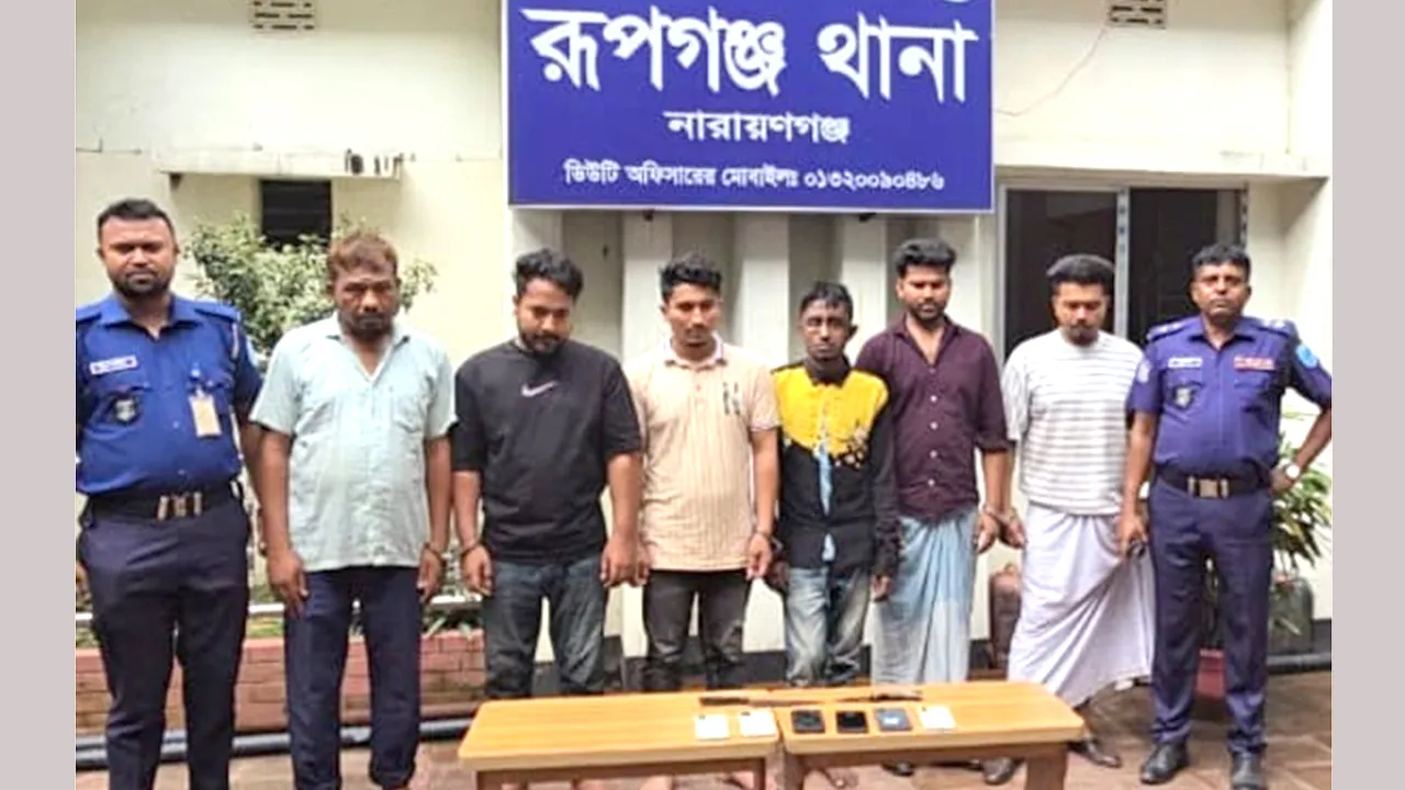পূর্বাচলে ডাকাতির অভিযোগে গ্রেফতার ৬, মাইক্রোবাস জব্দ