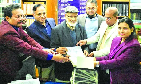 দাউদকান্দিতে বিএনপি প্রার্থী ড. মোশাররফের মনোনয়ন জমা