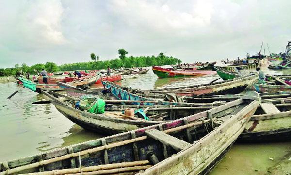 ১৩ দিনেও সরকারি চাল পাননি মিরসরাইয়ের জেলেরা