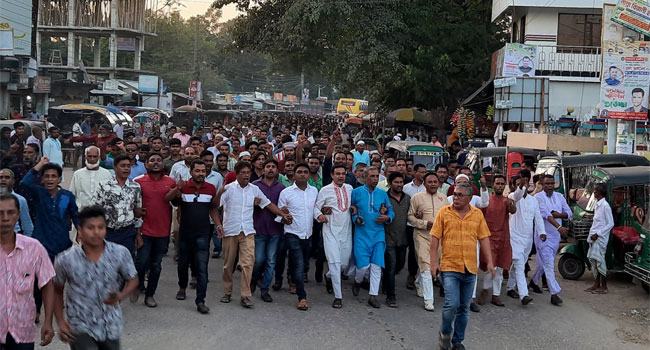 ঈশ্বরগঞ্জে বিএনপির সম্মেলন ঘিরে আওয়ামী লীগের প্রতিবাদ মিছিল