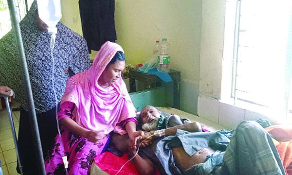 ভালুকায় ইউএনওর নির্দেশে বৃদ্ধকে উদ্ধার করে হাসপাতালে ভর্তি