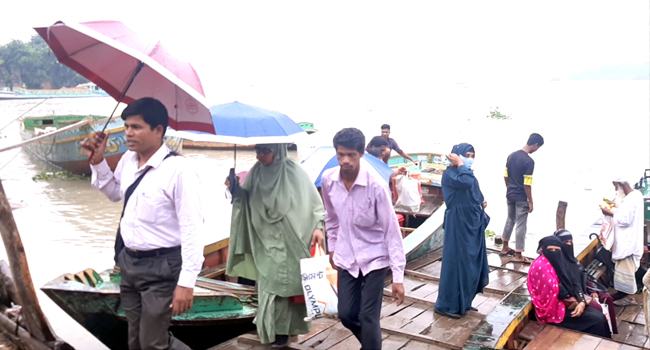 নিম্নচাপের প্রভাবে ঝালকাঠিতে সকাল থেকে বৃষ্টি