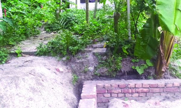 শ্রীনগরে সরকারি জমি দখল করে রাখায় মুজিববর্ষের ঘর নির্মাণ ব্যাহত