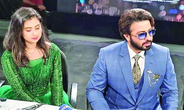 সন্তানের জন্য অনেক সত্য বলতে পারছি না : শাকিব
