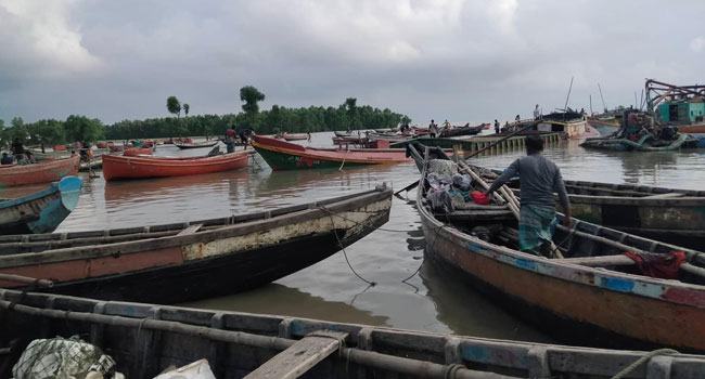 ২২ দিনের নিষেধাজ্ঞা শেষে সাগরে যেতে প্রস্তুত মিরসরাইয়ের জেলেরা
