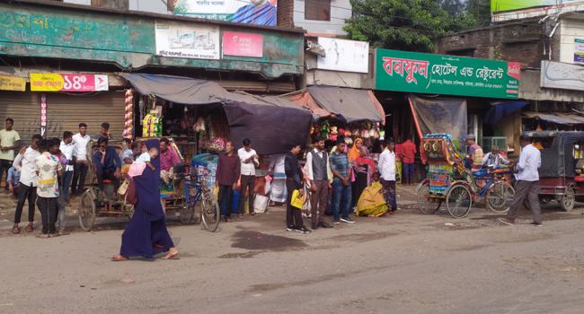 রংপুর বিভাগে পরিবহন ধর্মঘট : ভোগান্তিতে জনসাধারণ