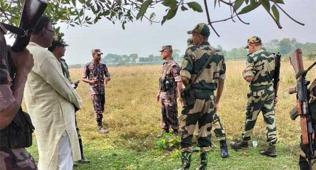 বালিয়াডাঙ্গী সীমান্তে আলু ক্ষেত অপসারণ নিয়ে বিজিবি-বিএসএফ পতাকা বৈঠক