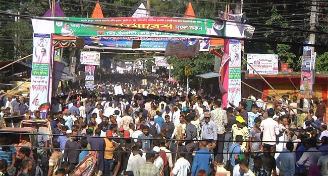 সব পথ মিশে এক হয়েছে রংপুর কালেক্টরেট ঈদগাহ মাঠে