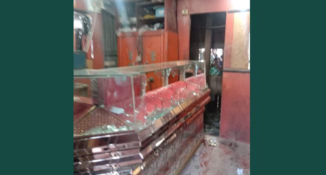 সোনাগাজীতে স্বর্ণকারকে কুপিয়ে দোকানে ডাকাতি