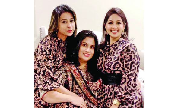 একই ফ্রেমে শ্রাবন্তী, মোনালিসা,  মিলা