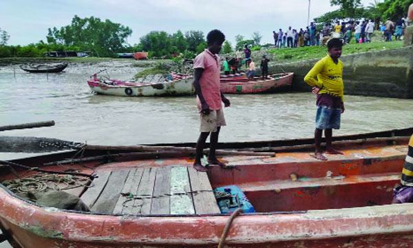 নিষেধাজ্ঞা শেষে সাগরে কাঙ্ক্ষিত ইলিশের দেখা নেই