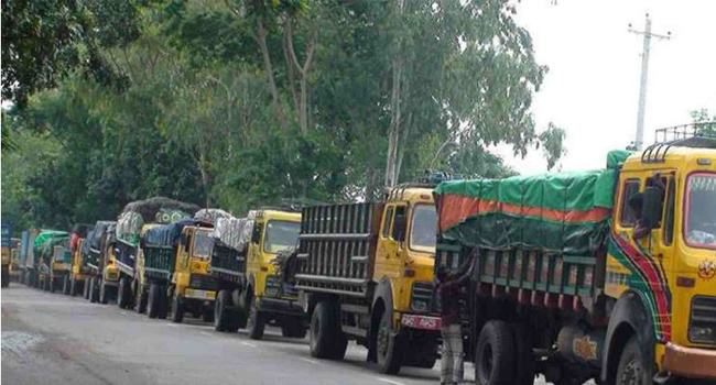 পাথর উত্তোলনে নিষেধাজ্ঞা : সিলেটে ৪৮ ঘণ্টার পরিবহন ধর্মঘট শুরু