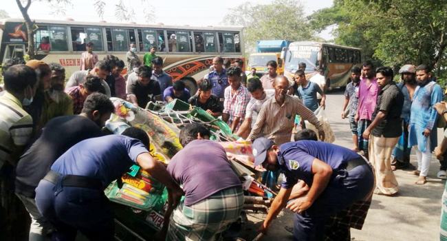 চান্দিনায় সড়ক দুর্ঘটনা : মা-মেয়েসহ নিহত ৪