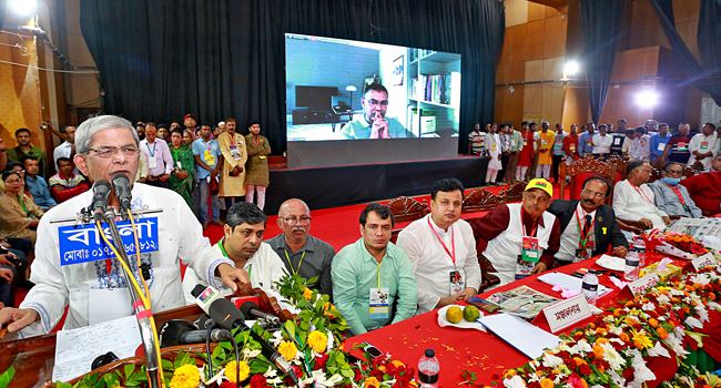 অবিলম্বে পদত্যাগ ও সংসদ বিলুপ্ত করে ক্ষমতা হস্তান্তর করুন : মির্জা ফখরুল