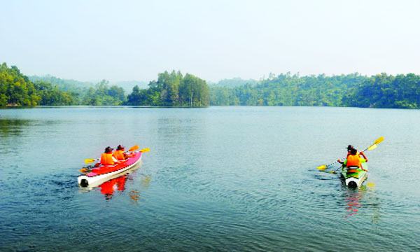 মহামায়ায় কায়াকিং