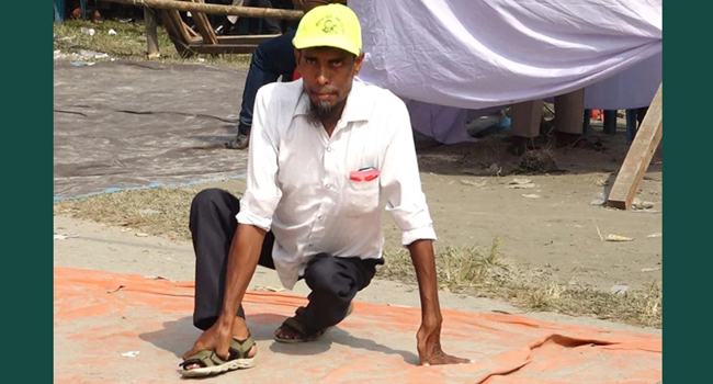 হামাগুড়ি দিয়ে বরিশালের গণসমাবেশে মজিবর