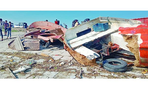 সিত্রাংয়ে তছনছ জীবিকার অবলম্বন অর্ধাহারে অনাহারে কাটছে দিন