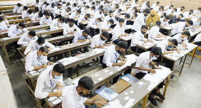 শাহরাস্তিতে এইচএসসিতে (বিএম) ‘ক’ সেটের বদলে ‘খ’ সেটের পরীক্ষা