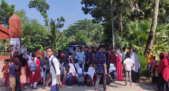 নোয়াখালীতে ছাত্রীকে যৌন হয়রানির অভিযোগে শিক্ষক আটক