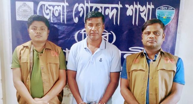 নোয়াখালীতে রোহিঙ্গাদের রিলিফের চাল বাজারে বিক্রি : গ্রেফতার ১