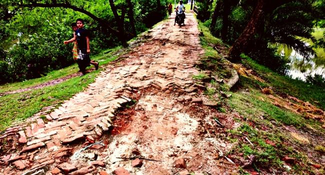 রাঙ্গাবালীর চরমোন্তাজে দেড় যুগেও সংস্কার হয়নি সড়ক