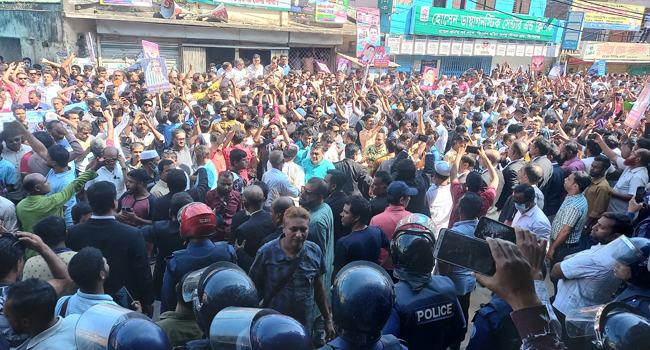 কিশোরগঞ্জে পুলিশের গুলি ও মিথ্যা মামলার প্রতিবাদ বিএনপির বিক্ষোভ