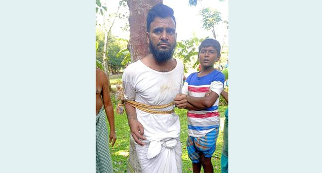 ঈশ্বরগঞ্জে দা দিয়ে কুপিয়ে ভাতিজাকে খুন