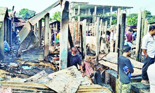 পঞ্চগড় বাজারে আগুন পুড়ল ৮৪ দোকান