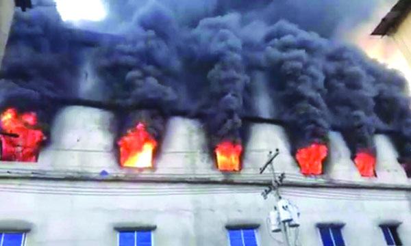 ধামরাইয়ে কীটনাশক কারখানায় ভয়াবহ অগ্নিকাণ্ড