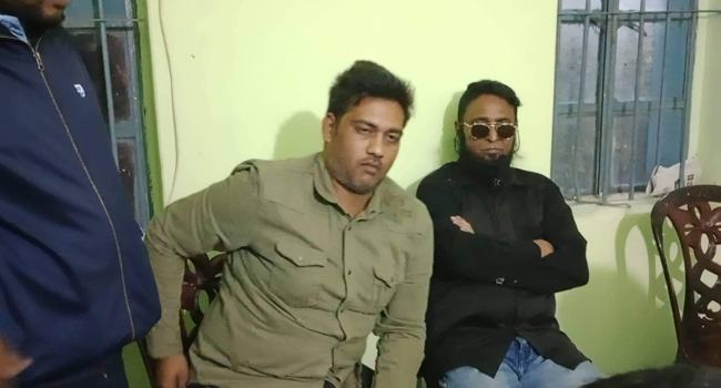 দেবীগঞ্জে পিস্তল, গুলি ও চাকুসহ ২ যাত্রী আটক