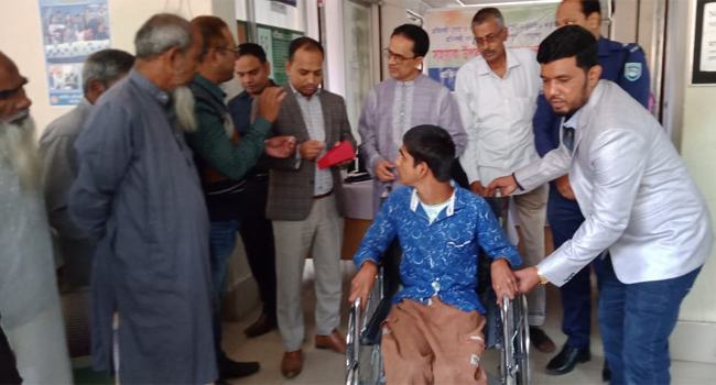 হরিপুরে ২৪ প্রতিবন্ধীর মাঝে হুইল চেয়ার বিতরণ