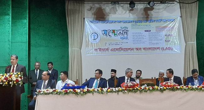 ‘ল্যাব’ অসহায় ও মৃত আইনজীবীর পরিবারকে সহায়তা করে দৃষ্টান্ত স্থাপন করেছে : নজিবুল্লাহ হিরু