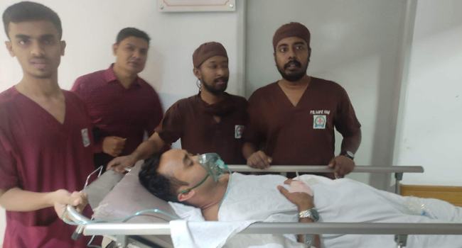 সাভারে ছুরিকাঘাতে পটুয়াখালীর এসি ল্যান্ড গুরুতর আহত