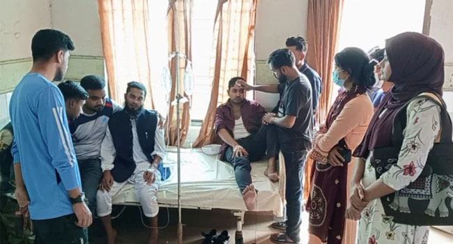 হাবিপ্রবিতে ৫ শিক্ষককে রক্তাক্ত করলো অফিস সহকারী
