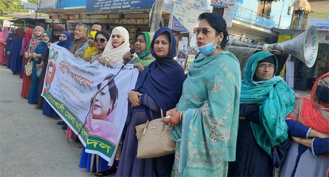 নোয়াখালীতে বিএনপির মহিলা দলের নেতাদের মুক্তির দাবিতে মানববন্ধন