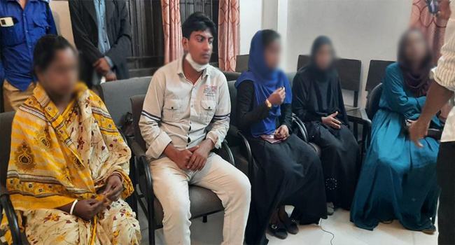 নোয়াখালীতে মানব পাচারকারী চক্রের সদস্য গ্রেফতার, ৪ নারী উদ্ধার